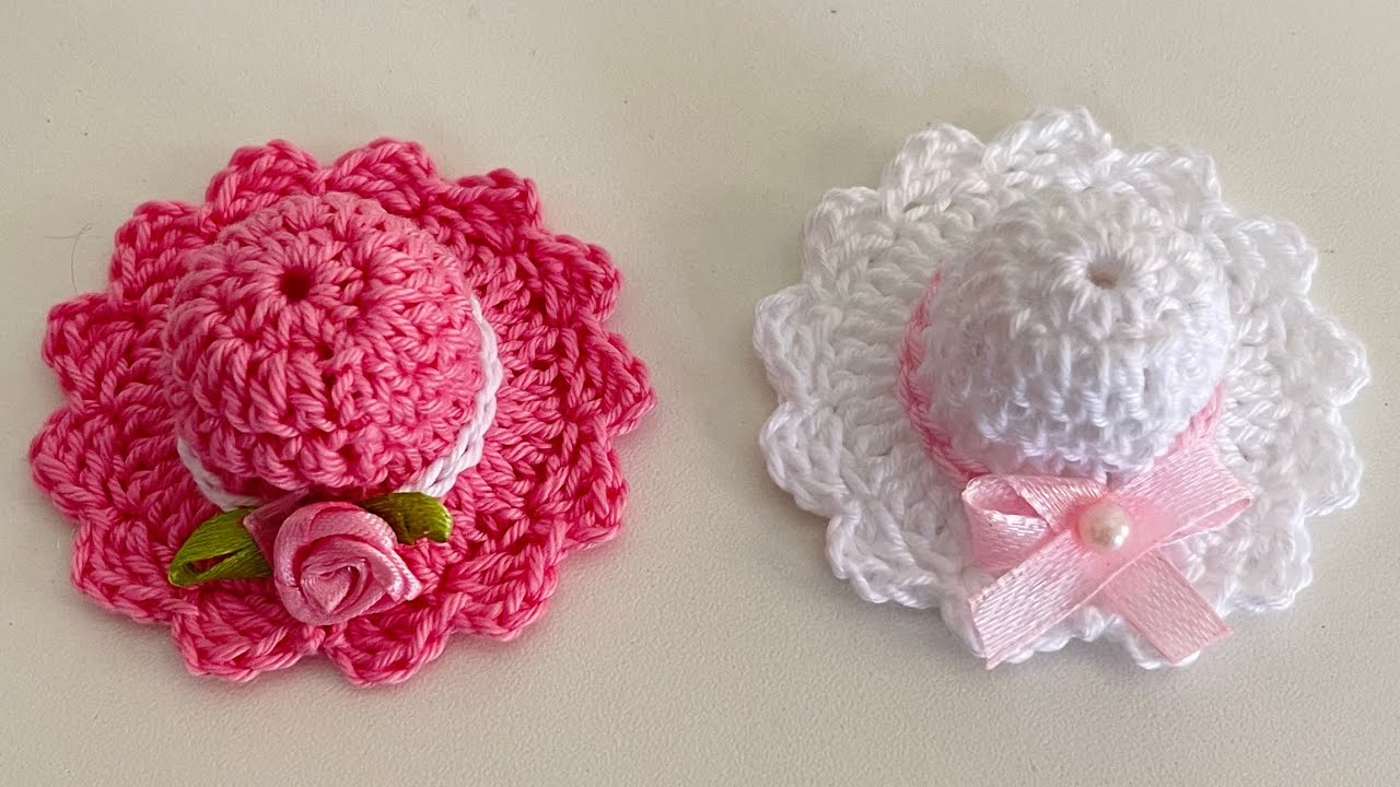 Mini crochet hat for souvenir or barbie