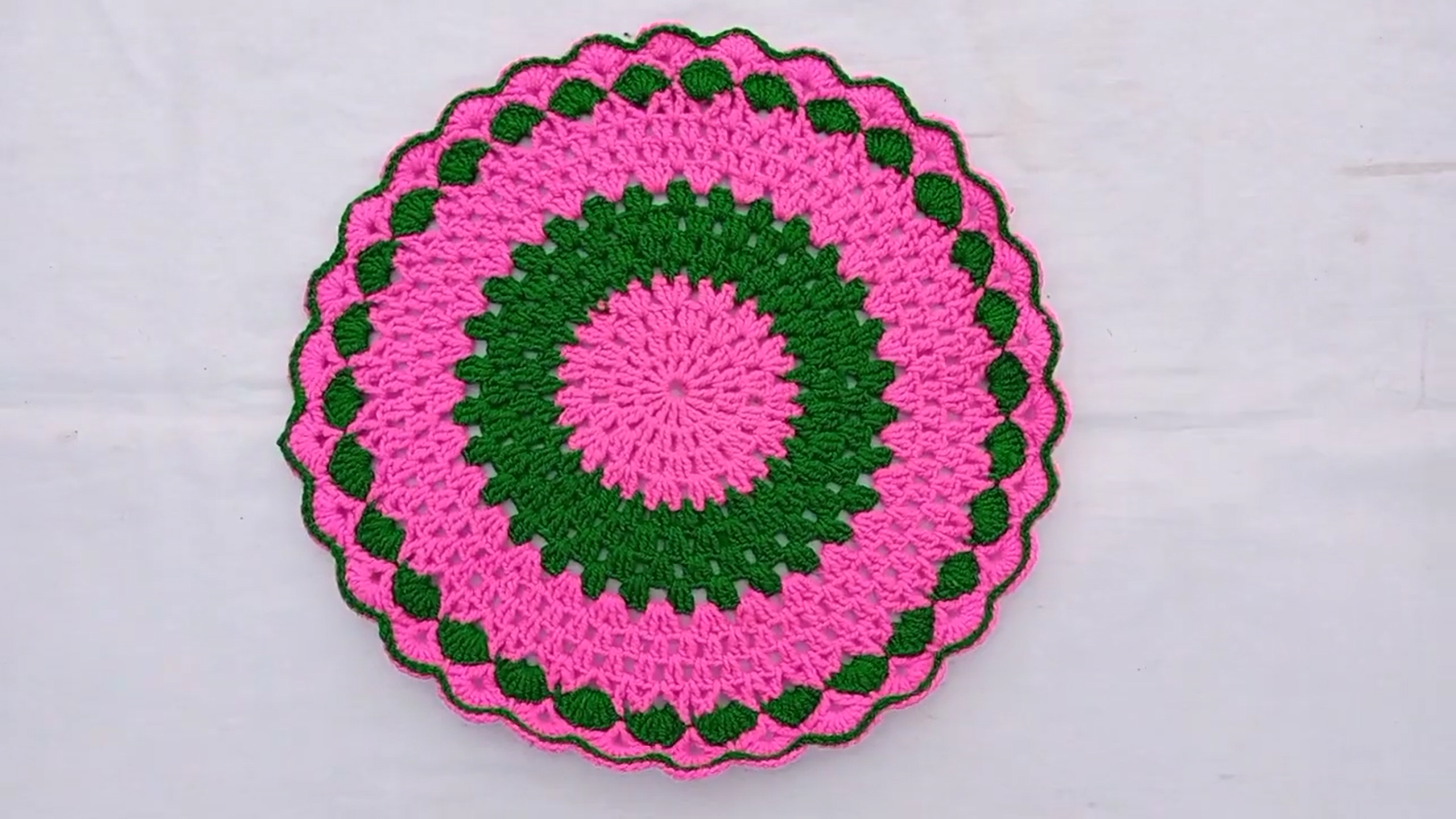 Crochet a Vibrant Two-Tone Doily: Free Pattern