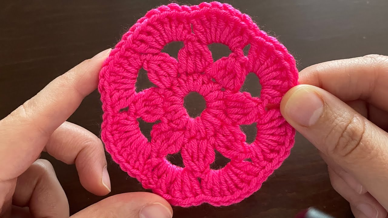 Crochet Flower Circle Coaster: Free Pattern