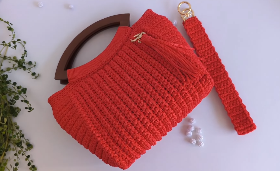 Crochet an Elegant Everyday Bag