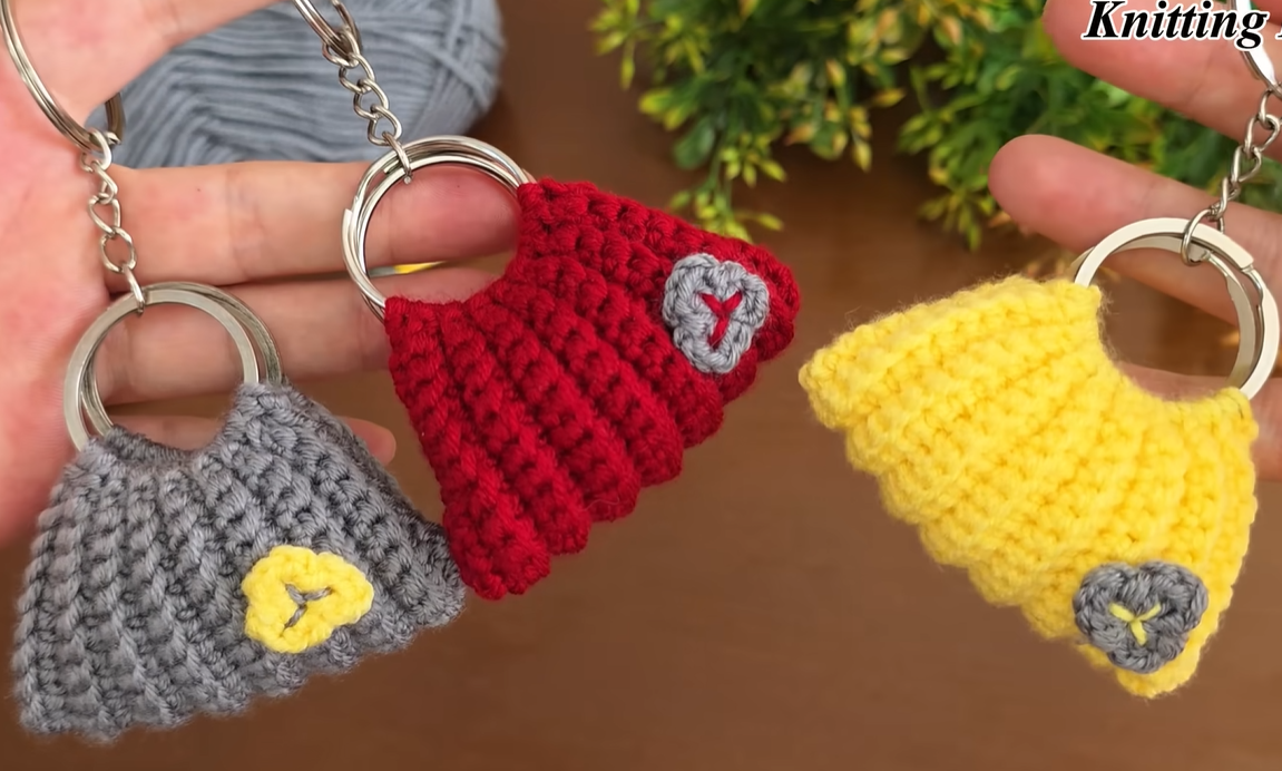 Super Easy Crochet Ball Keychain!